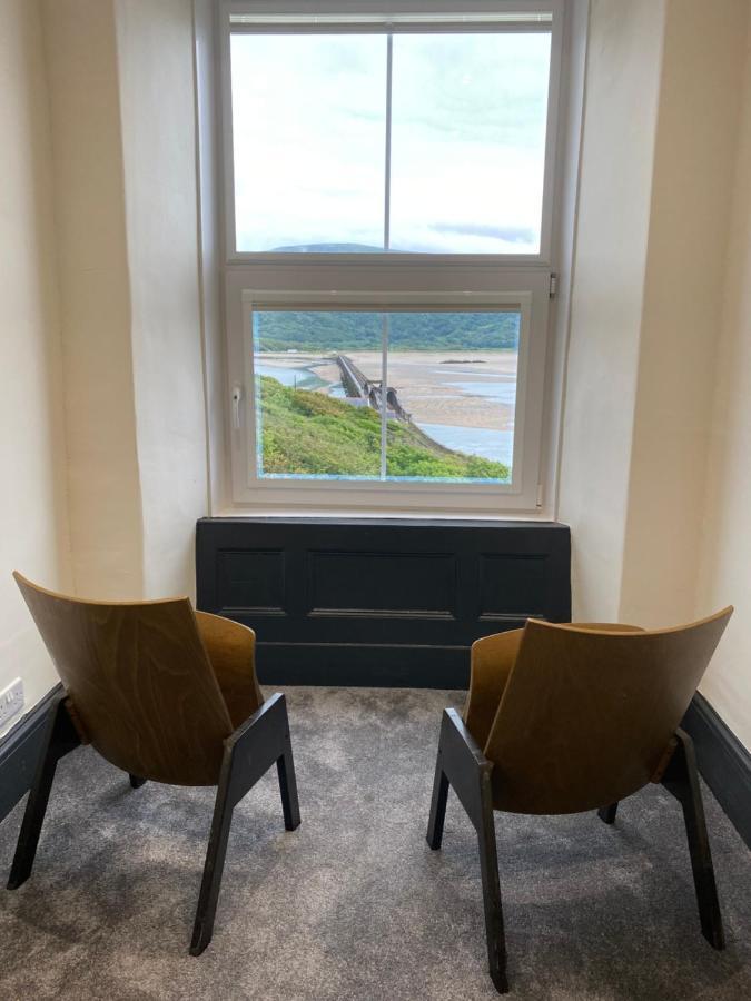 No6 Bed & Breakfast Barmouth Bagian luar foto