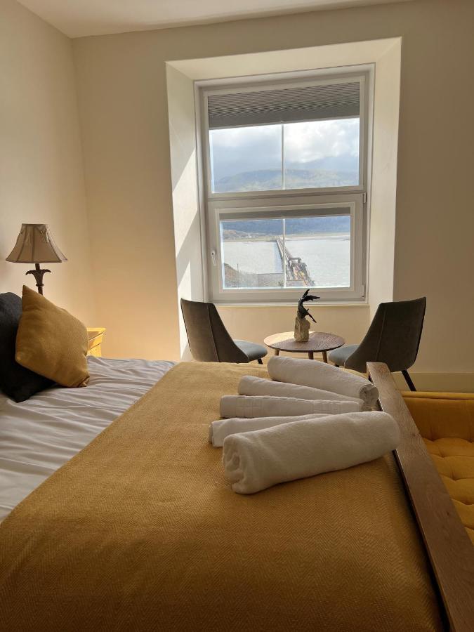No6 Bed & Breakfast Barmouth Bagian luar foto